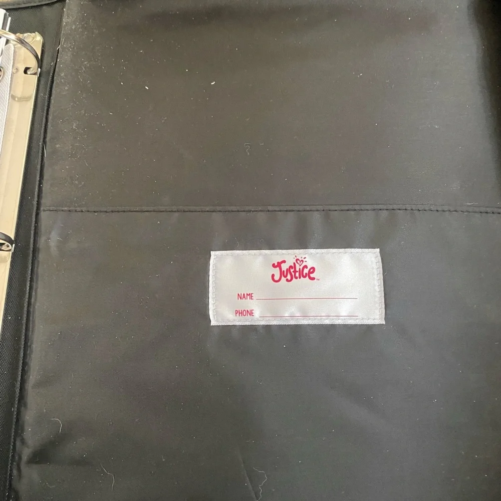 Justice Loose leaf has 3 folders and slats for organizing w Name Tag & Art box - Picture 10 of 12